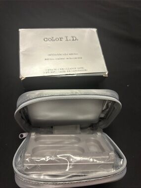 Color I.D. Refillable Eyeshadow Palette Case - Silver-Mary Kay